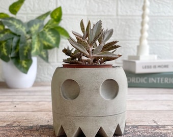 Concrete pacman ghost planter | drip tray | indoor planter | geek gift | concrete plant pot | gamer gift | fun plant pot | concrete pot