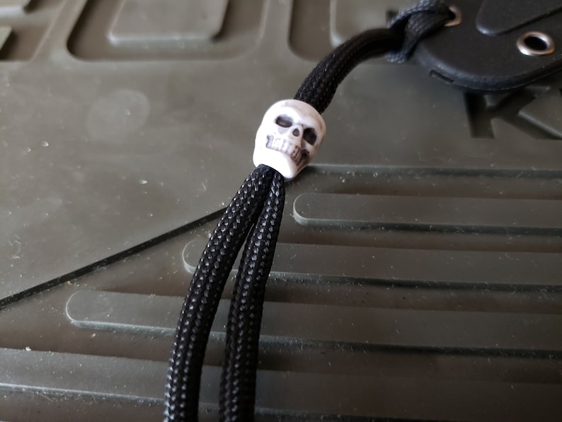 Plastic Skull Bead and Paracord Lanyard for Knife Sheaths image 3