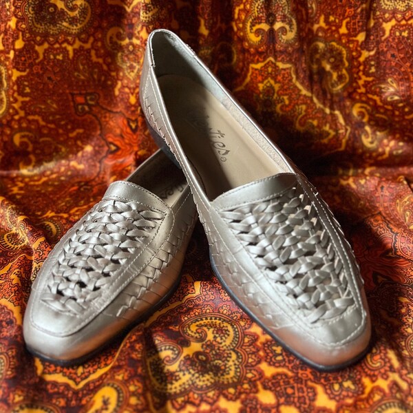 huaraches gold and white