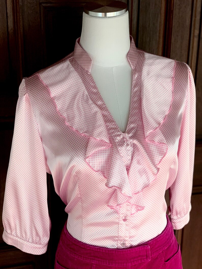 1970s Pink and White Satin Polka Dot Ruffle Collar Vintage Blouse Women\u2019s Size S