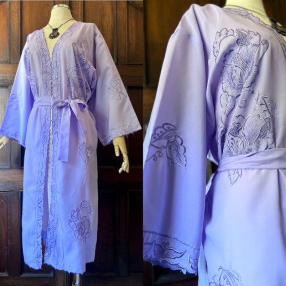 1980s Lavender Embroidered Cutwork Lightweight Ro… - image 1
