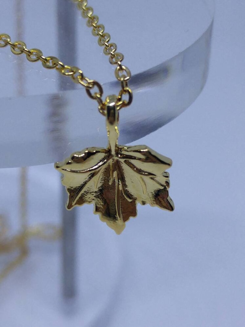 Maple leaf neckless