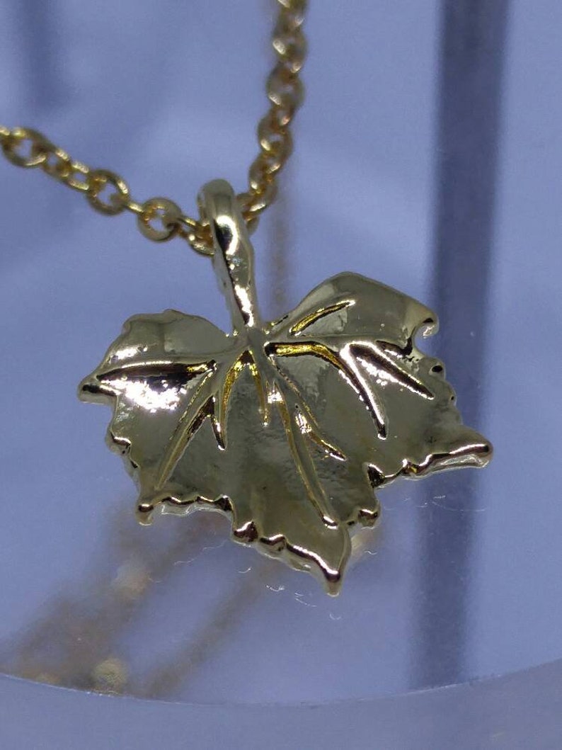Maple leaf neckless