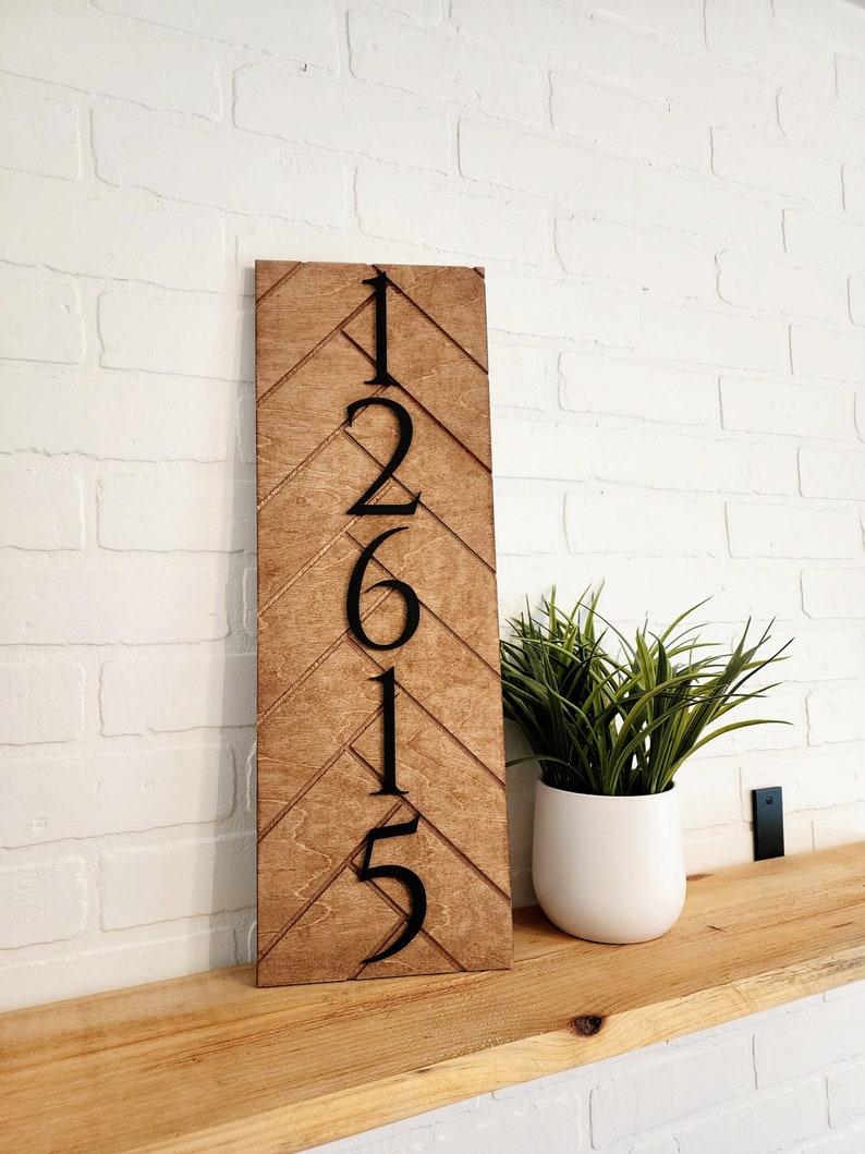 Signo de dirección en espiga, signo de número de casa moderno, números de casa, placa de dirección, regalo de cierre de agente inmobiliario, regalo personalizado de inauguración de la casa imagen 1