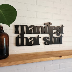 Manifest That Shit Sign, Retro Wall Decor, Hippie Wall Art, 70s Wall Decor, Bohemian Wall Decor, Trendy Wall Art, Dorm Room Decor immagine 1