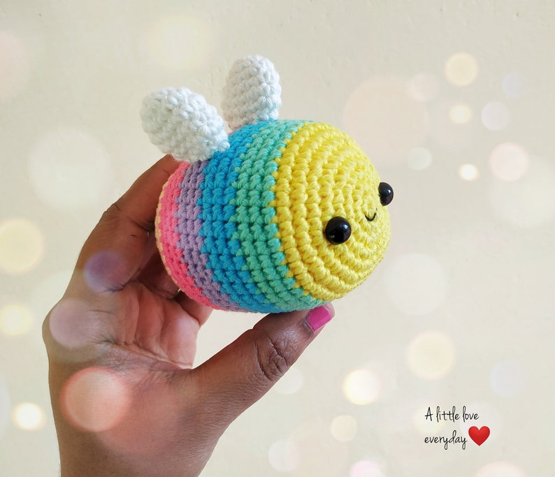 Rainbow bee amigurumi pattern/ amigurumi bee pattern/ crochet bee/ kawaii bee/ cute amigurumi pattern/ rainbow bee crochet image 3