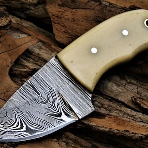 Damascus knife, very beautiful hand forged Damascus hunting knife 667EA