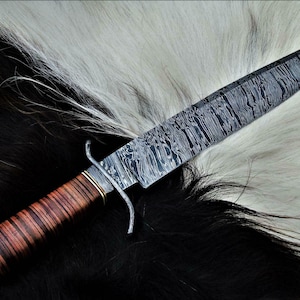 Custom Handmade Damascus Steel Hunting Bowie Knife With Rindled Handle MAQ1802