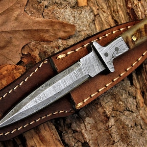Handmade Damascus Steel Mini 5.5&quot; Neck Skinner Knife ram&#39;s horn Handle&quot;Damascus Mini knife, very nice hand forged knife 4278