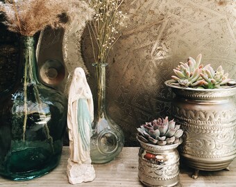Small statue Virgin Mary