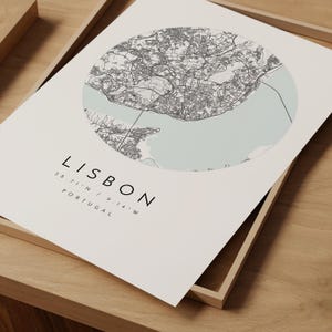 Impresión del mapa de la ciudad de Lisboa: Arte mural minimalista en azul y gris imagen 9