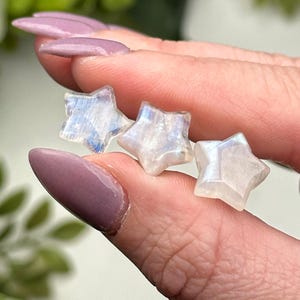 ムーンストーン ミニスター | S、L | - No. 935 (研磨済みホワイトクリスタル彫刻、クラウンチャクラ、バランス)