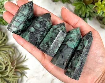 Natural Emerald Point - Intuitively selected - Heart Chakra