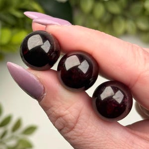 Granat Mini Kugel | 15mm | - Nr. 509 (Polierte rote Glaskugel, Herzchakra, Heilstein)