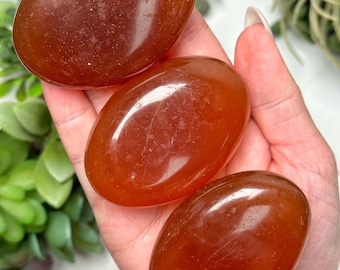 Frankincense Palmstone | 30-39g | - No. 105 (Polished Yellow Crystal Pocket Stone Palm, Pure Resin)