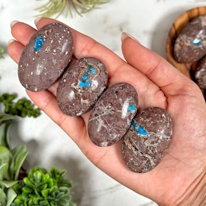 Cavansite PalmStone - Throat and Third-Eye Chakra - No. 852