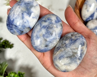 Sodalite Palmstone | S, L | - No. 140 (Polished Blue Crystal Pocket Stone Palm, Throat Chakra, Peace)