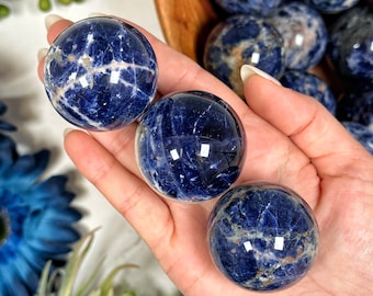 Sfera di sodalite - Chakra della gola - Pietre di sodalite, Cristalli curativi, Pietre di Chakra - N. 557