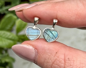 Labradorite Heart Pendant | 0.5g | - No. 286 (Grey Pocket Crystal Necklace, Third-Eye Chakra, Transformation Jewelry)