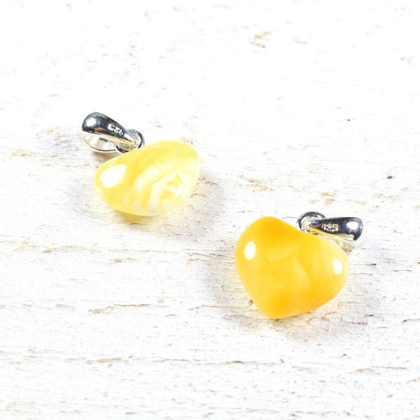 1 natural amber heart pendant of the milky yellow Baltic color - 19mm x 12.5 to 13mm