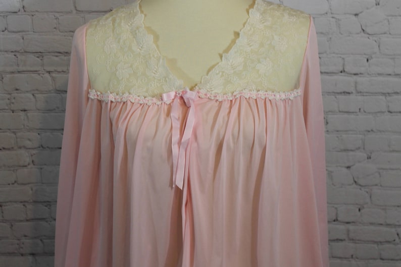 vintage Pink polyester jammies vanity fair nightshirt Vintage Pajamas nylon and lace | vintage pajamas 60s pink bed jacket
