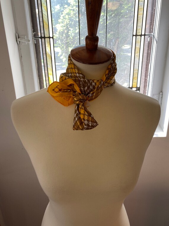 2024-25 秋冬新作  ハイブランドの Brown Houndstooth Scarf Bright Brown and Yellow Square Scarf 小物