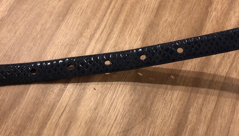 narrow belt Size Small Dark blue belt vegan belt Vintage 5 holes| textured belt