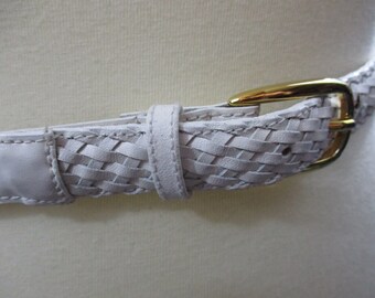 Vintage White Woven Leather Belt Braided Gold Tone Buckle 90s Y2K Size M Vintage | Accessories | Vintage White Wide Leather Belt  main image 2