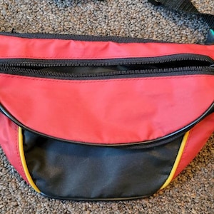 1990s Hermés Red Leather Belt Bag – Ladybug Vintage