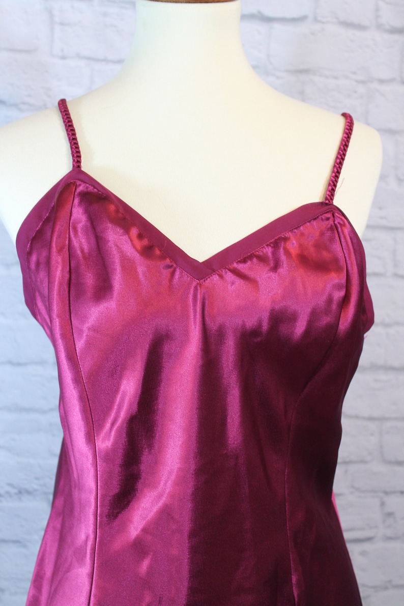 chemise red gold label 80s lace Lingerie size medium chemise retro polyester Victoria/'s Secret nightie Silky maroon n\u00e9glig\u00e9e