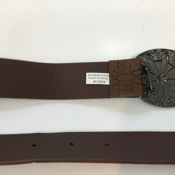 OVal FLoral BUCKlE  | vintage belt | Brown Leathe… - image 2