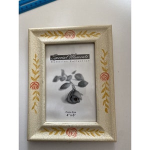 White Frame With Rose Painted For 4 X 6 Photo