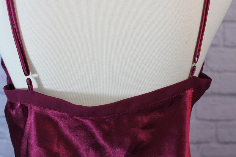 chemise red gold label 80s lace Lingerie size medium chemise retro polyester Victoria/'s Secret nightie Silky maroon n\u00e9glig\u00e9e