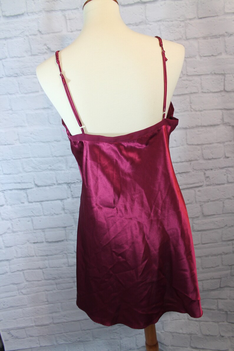 chemise red gold label 80s lace Lingerie size medium chemise retro polyester Victoria/'s Secret nightie Silky maroon n\u00e9glig\u00e9e