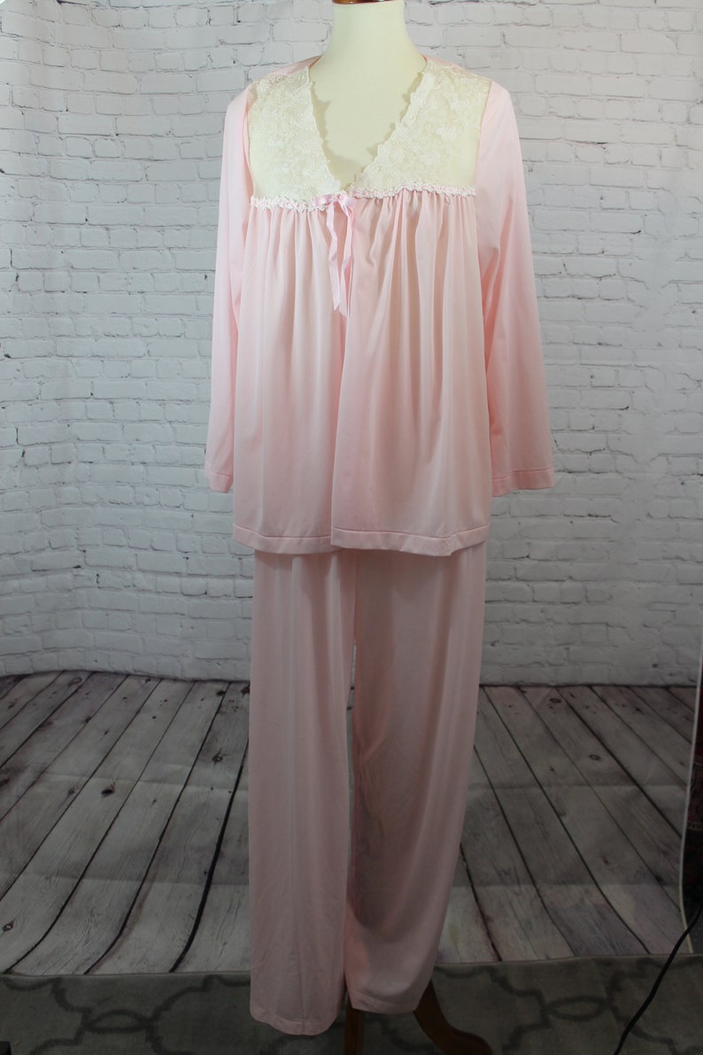 vintage Pink polyester jammies vanity fair nightshirt Vintage Pajamas nylon and lace | vintage pajamas 60s pink bed jacket