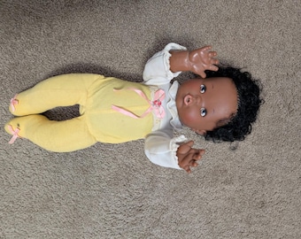 Vintage Ideal Wake Up Thumbelina Baby Doll - Dark skin and eyes - Rolls over