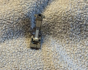 Genuine Bernina Old Style Presser Foot #32 Pintuck Foot with 7 Grooves