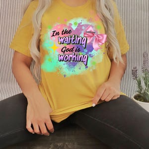Nell'arco in attesa png / Cristiano png / Basato sulla fede / Citazioni sulla vita di sublimazione / Affermazione png / Religioso png / Dio sta lavorando / Benedetto