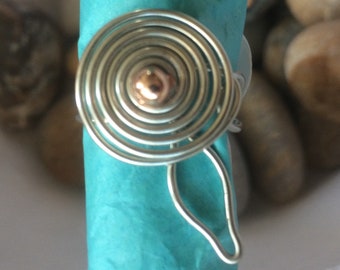 SILVER hantverksring med roséguld i mitten och bladdetalj