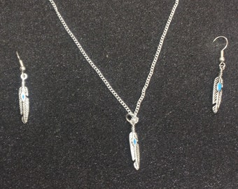 Feather pendant & earrings set