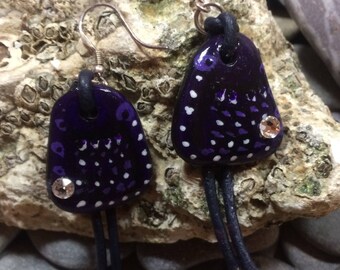 Pendientes de piedra marina pintados a mano: plata de ley azteca, cristal de Swarovski