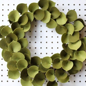 Felt Wreath | Green | Leaf Wreath | Modern Wreath | Aspen Leaf | Home Decor | 10&quot;