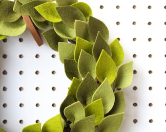 Felt Wreath | Green Leaves | Modern Wreath | Felt Leaf Wreath | Home Decor | Fall Wreath Decor | 10&quot;