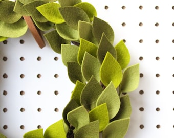 Felt Wreath | Green Leaves | Modern Wreath | Felt Leaf Wreath | Home Decor | Fall Wreath Decor | 10"