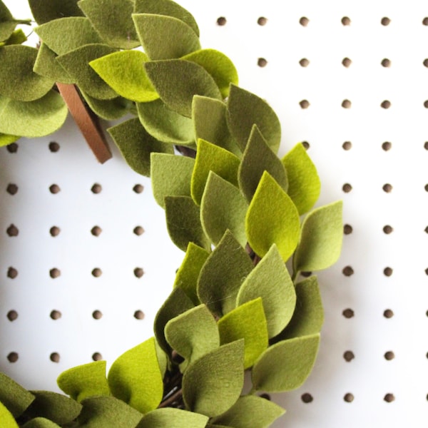 Felt Wreath | Green Leaves | Modern Wreath | Felt Leaf Wreath | Home Decor | Fall Wreath Decor | 10"