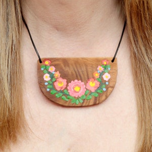 Wooden hand painted necklace with flowers. Fine art painting flowers over wood pendant in hippie boho style. Wooden choker for summer.