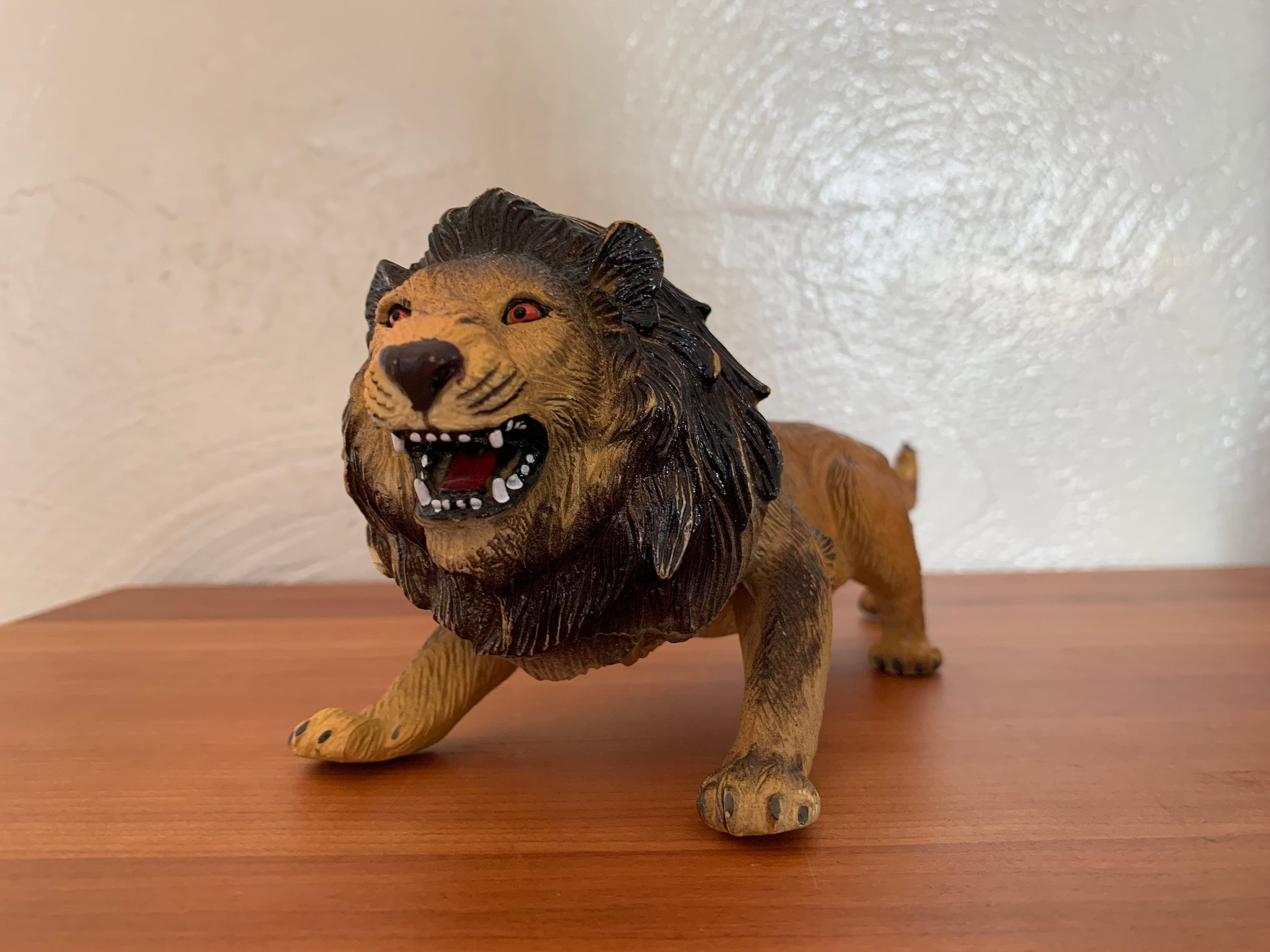 Roaring lion sales toy