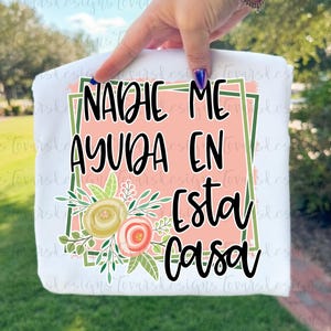Nadie Me Ayuda En Esta Casa, Funny Spanish Mom PNG File (Digital Download)