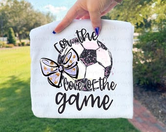 Balón de fútbol en acuarela (PNG), diseño de sublimación "Por amor al fútbol", clipart deportivo pastel, arte imprimible de mamá futbolista, descarga digital