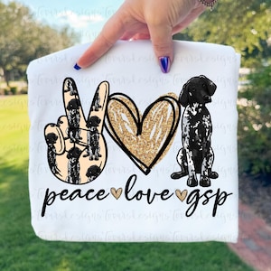 Peace Love German Shorthaired Pointer png, sublimacyjny wzór psa rasy GSP, grafika wektorowa psa myśliwskiego, grafika do druku dla miłośników zwierząt, pobieranie cyfrowe